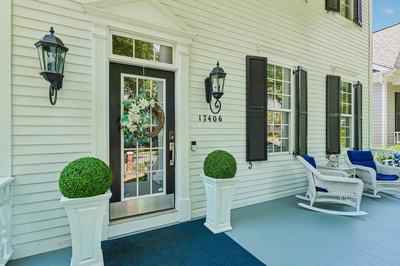The covered Charleston-style front porch of 17406 Meadow Bottom Road in Ardrey, Ballantyne